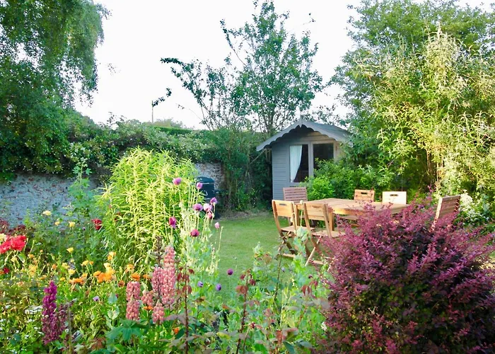 Duck Cottage - Grade II Listed Cottage, Village Location, Nr Holt