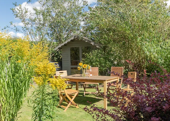 Duck Cottage - Grade II Listed Cottage, Village Location, Nr Holt